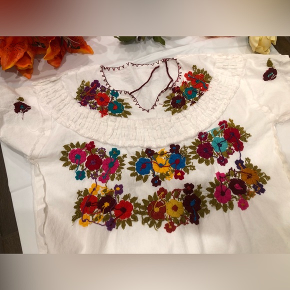 Vintage hand embroidered bohemian flower Mexican tihuana linen blouse - Picture 9 of 13